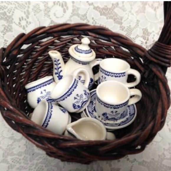 Vintage, Blue Willow, 13pc Child’s Tea Set - Wicker Picnic Basket